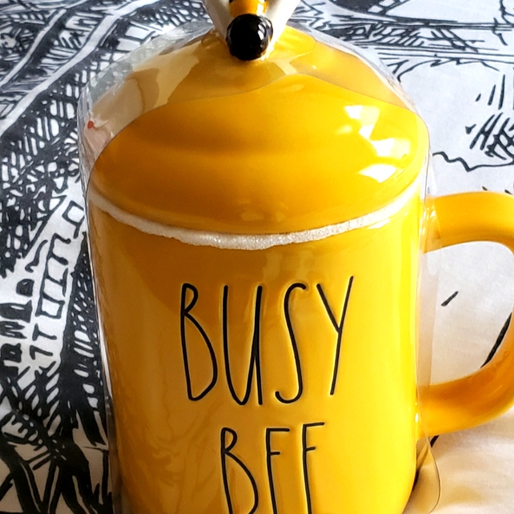 Rae Dunn Busy Bee mug with topper